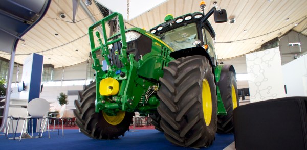 John Deere 6125r am Softwarecluster Stand des DFKI auf der CeBIT 2014