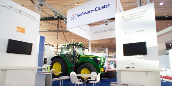 John Deere Traktor auf dem Softwarecluster Stand CeBIT 2014