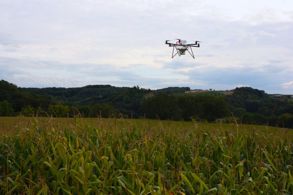 Multikopter mit Schlupwespen im Einsatz Foto Hubert Sprich ZG Raiffeisen eG